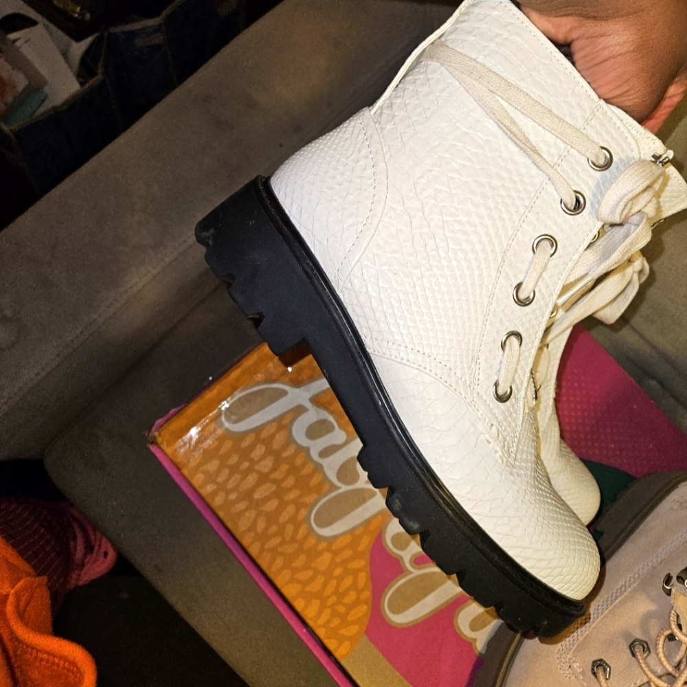 Ugg Darren White boots